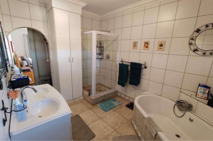 8 Bedroom Property for Sale in Broederstroom North West